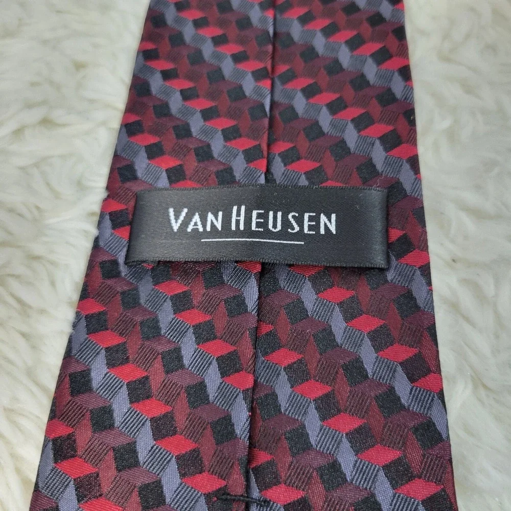 Van‎ Heusen Silk Foulard Necktie Men's 3-D Print Burgundy Red Gray Diamond Tie
